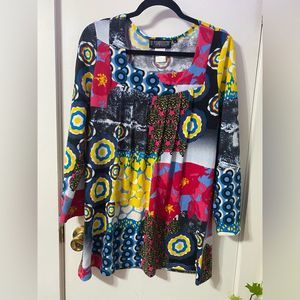 The Pyramid Collection M colorful Tunic Top